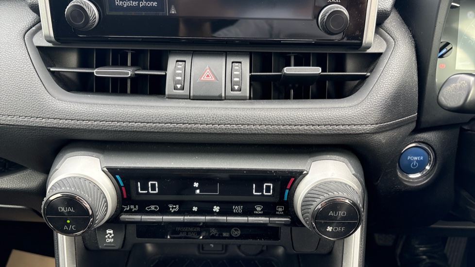Toyota RAV4 2.5 VVT-i Hybrid Design 5dr CVT 2WD Hybrid Estate - Image 31