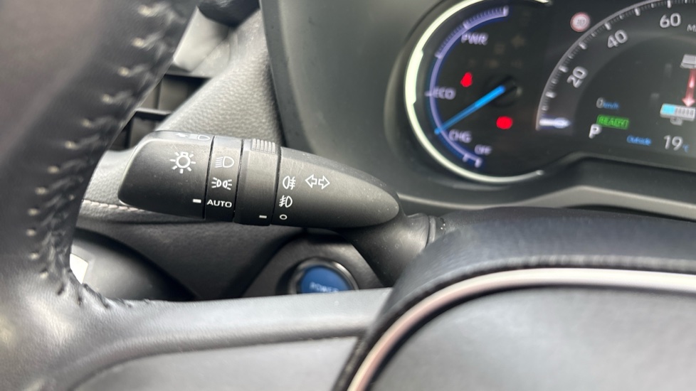 Toyota RAV4 2.5 VVT-i Hybrid Design 5dr CVT 2WD Hybrid Estate - Image 38