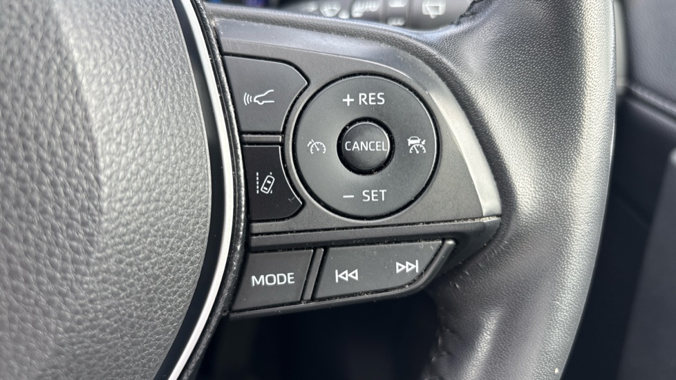 Toyota RAV4 2.5 VVT-i Hybrid Design 5dr CVT 2WD Hybrid Estate - Image 39