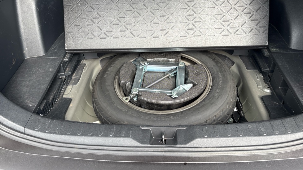 Toyota RAV4 2.5 VVT-i Hybrid Design 5dr CVT 2WD Hybrid Estate - Image 61