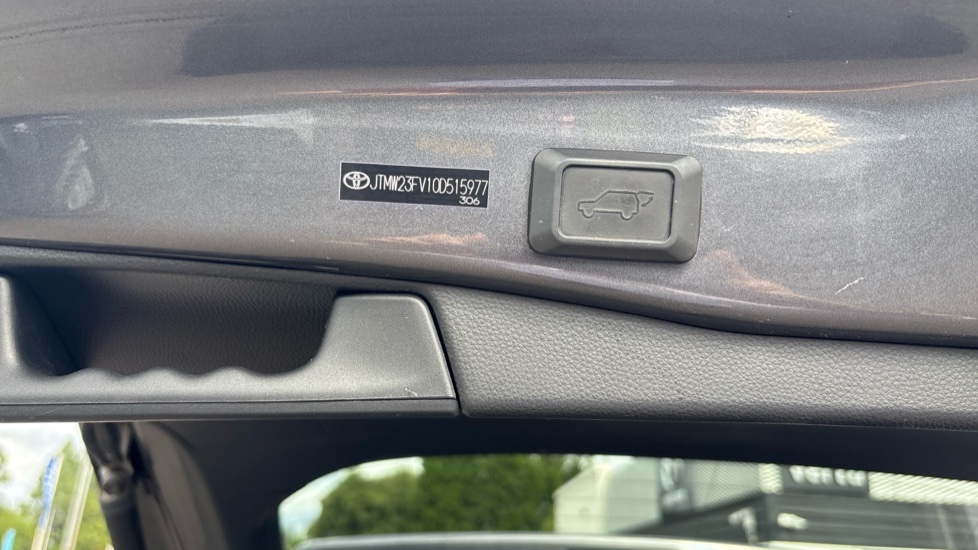 Toyota RAV4 2.5 VVT-i Hybrid Design 5dr CVT 2WD Hybrid Estate - Image 62