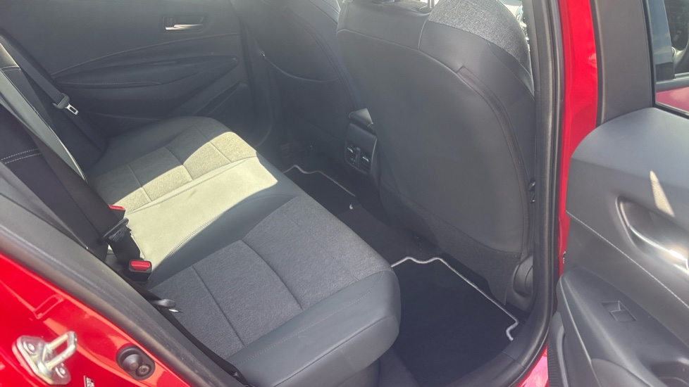 Toyota Corolla 1.8 Hybrid Design 5dr CVT Hybrid Estate - Image 8