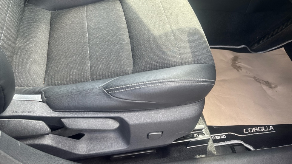 Toyota Corolla 1.8 Hybrid Design 5dr CVT Hybrid Estate - Image 17