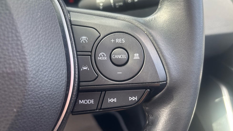 Toyota Corolla 1.8 Hybrid Design 5dr CVT Hybrid Estate - Image 39