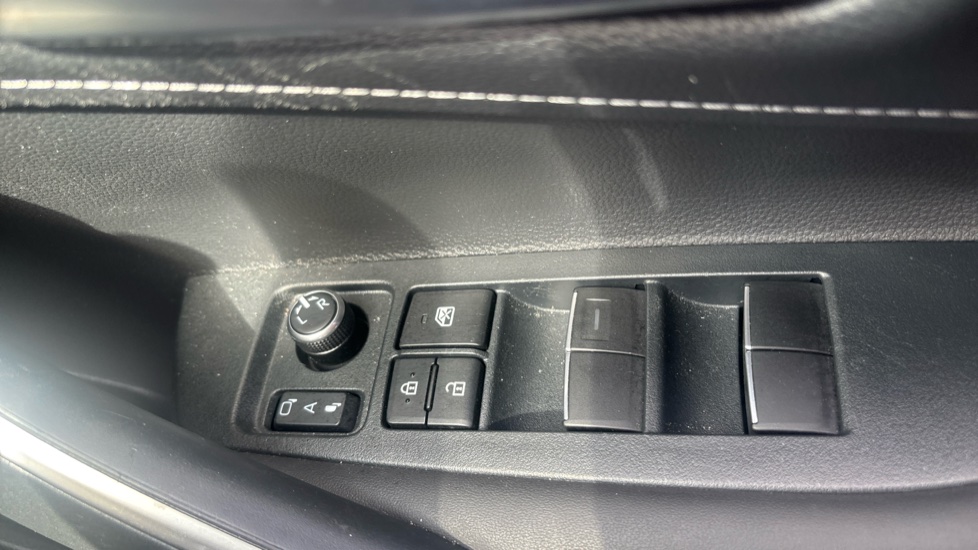 Toyota Corolla 1.8 Hybrid Design 5dr CVT Hybrid Estate - Image 42