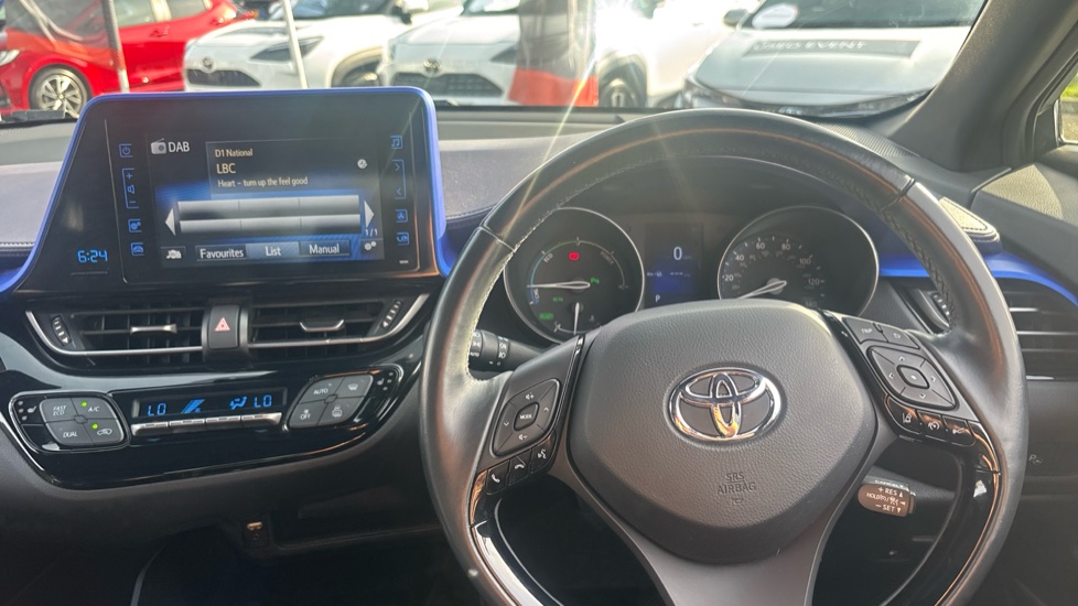 Toyota C-HR 1.8 Hybrid Dynamic 5dr CVT Hybrid Hatchback - Image 7