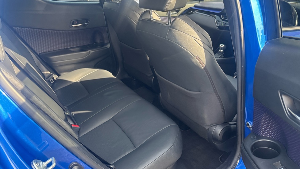 Toyota C-HR 1.8 Hybrid Dynamic 5dr CVT Hybrid Hatchback - Image 8