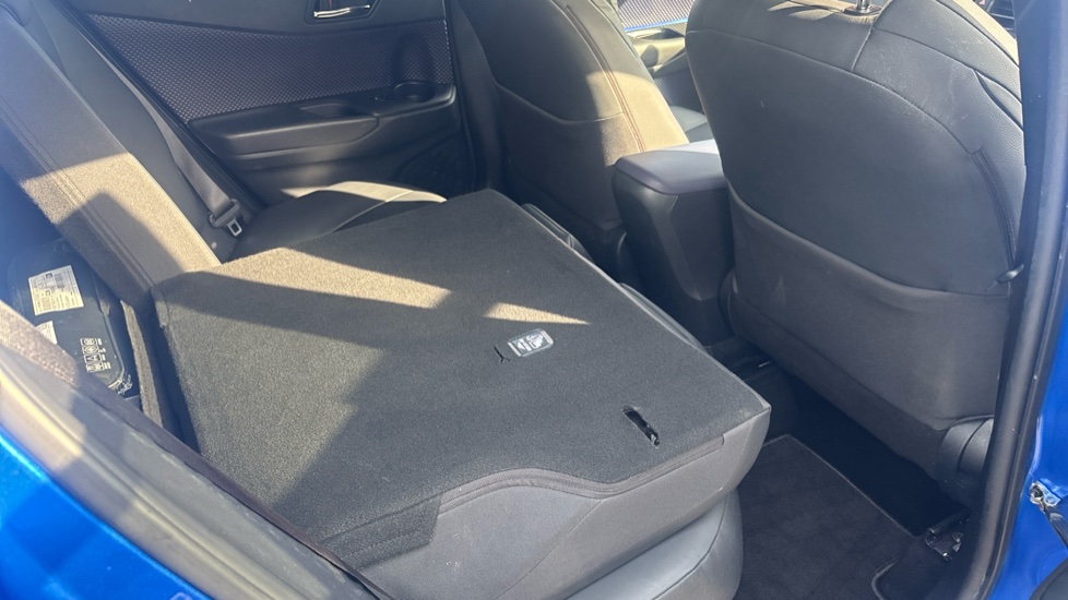 Toyota C-HR 1.8 Hybrid Dynamic 5dr CVT Hybrid Hatchback - Image 18