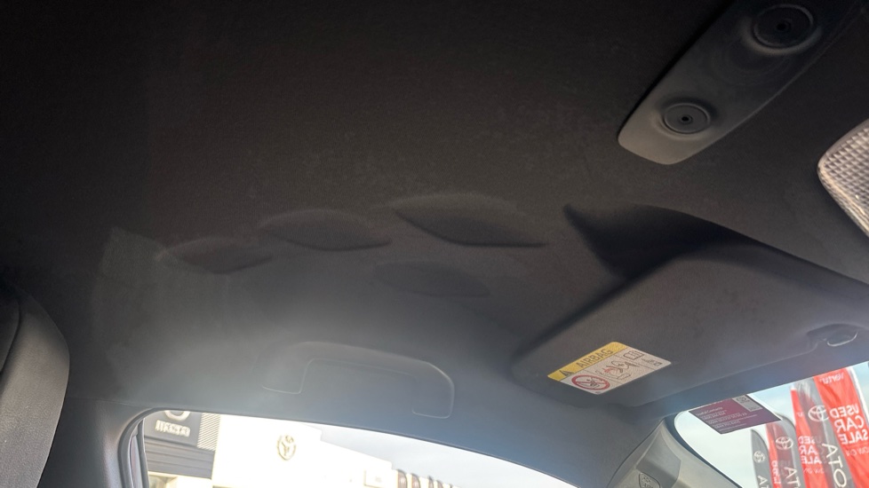 Toyota C-HR 1.8 Hybrid Dynamic 5dr CVT Hybrid Hatchback - Image 19
