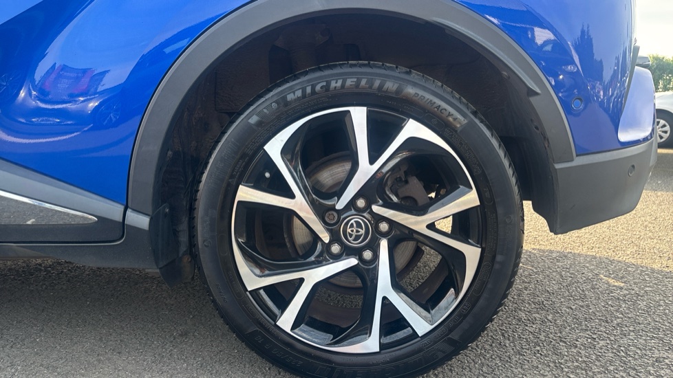 Toyota C-HR 1.8 Hybrid Dynamic 5dr CVT Hybrid Hatchback - Image 25