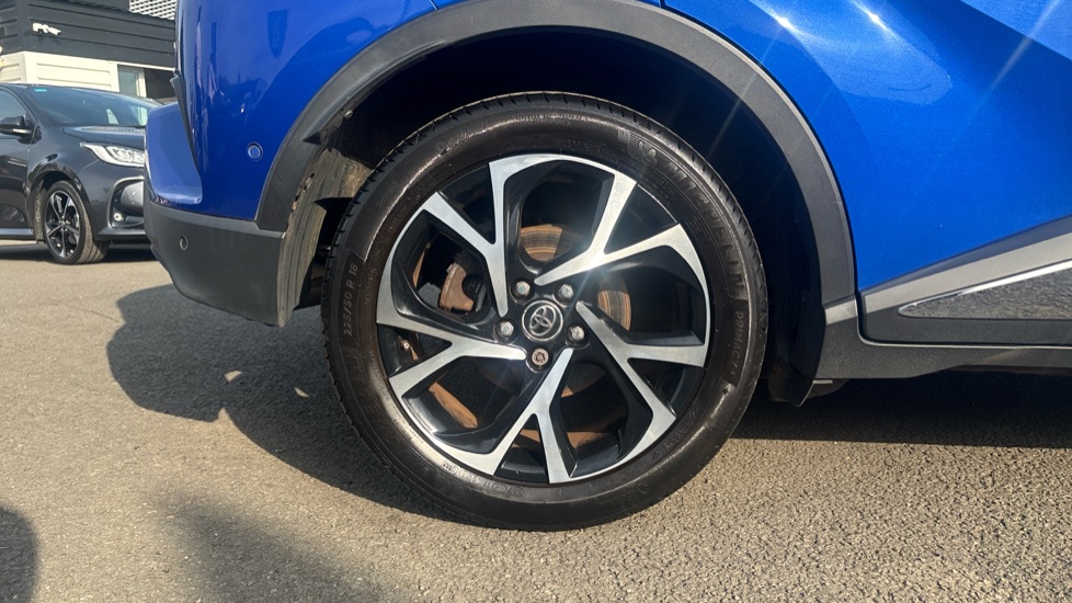 Toyota C-HR 1.8 Hybrid Dynamic 5dr CVT Hybrid Hatchback - Image 29