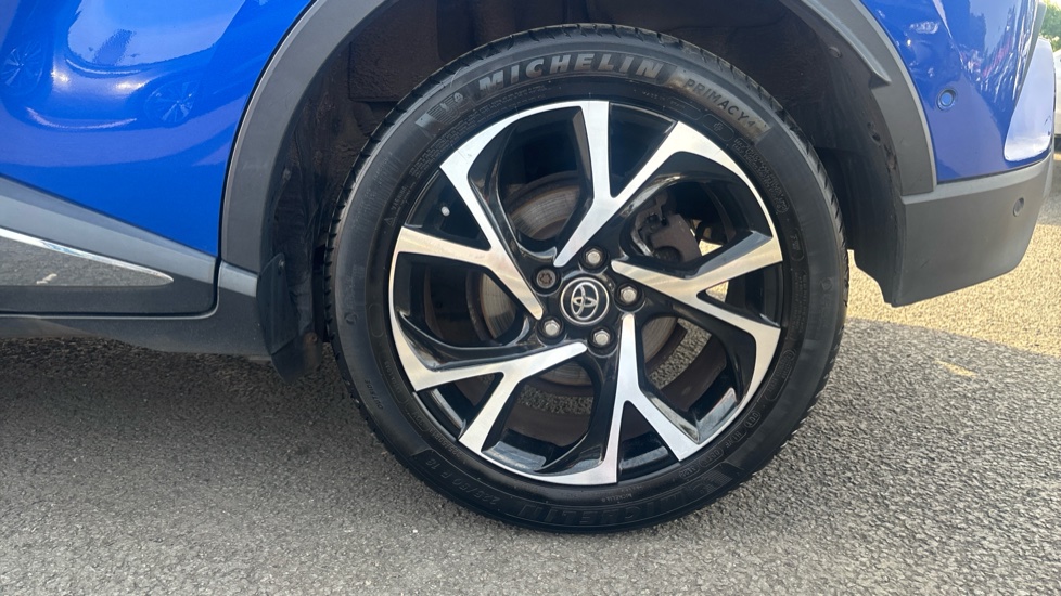 Toyota C-HR 1.8 Hybrid Dynamic 5dr CVT Hybrid Hatchback - Image 30