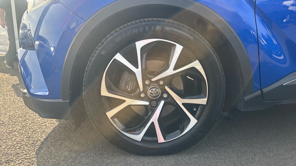 Toyota C-HR 1.8 Hybrid Dynamic 5dr CVT Hybrid Hatchback - Image 31