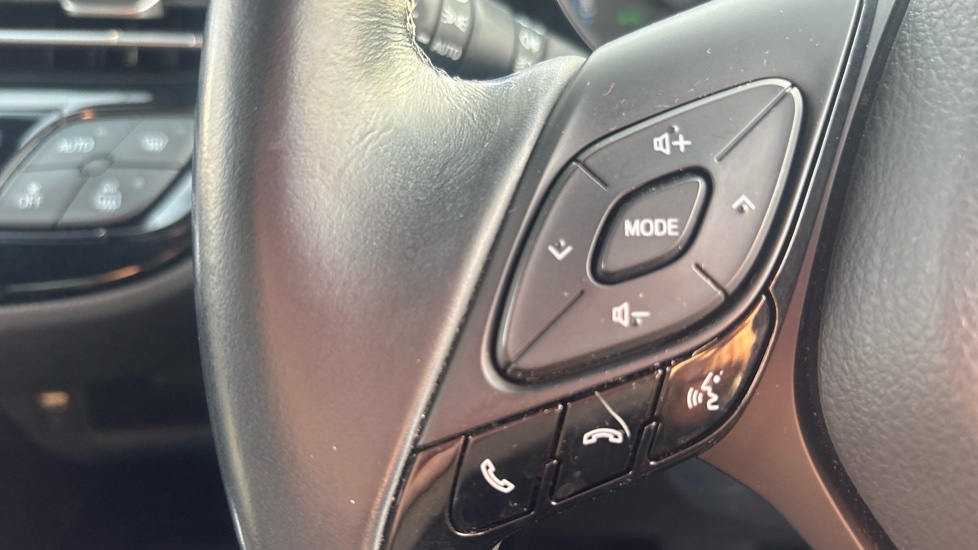 Toyota C-HR 1.8 Hybrid Dynamic 5dr CVT Hybrid Hatchback - Image 38