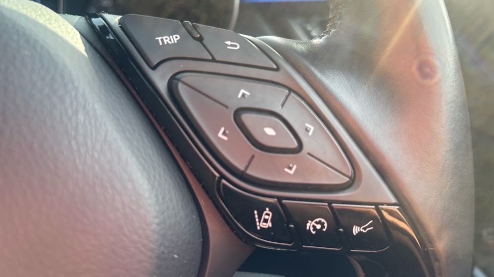 Toyota C-HR 1.8 Hybrid Dynamic 5dr CVT Hybrid Hatchback - Image 39