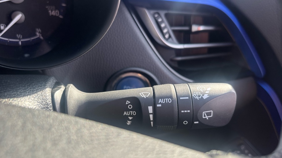 Toyota C-HR 1.8 Hybrid Dynamic 5dr CVT Hybrid Hatchback - Image 41