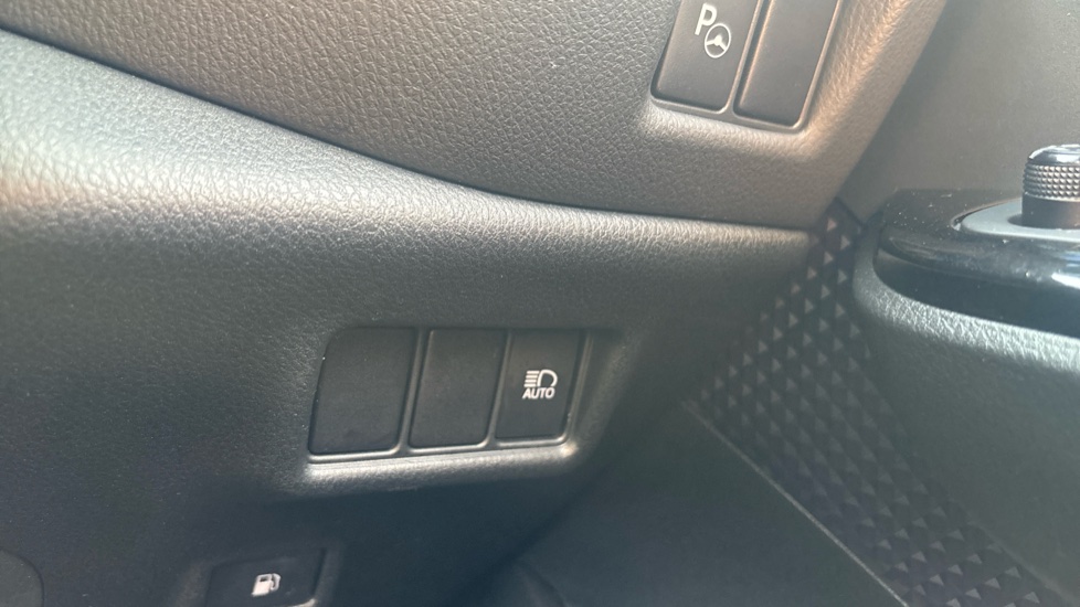 Toyota C-HR 1.8 Hybrid Dynamic 5dr CVT Hybrid Hatchback - Image 43
