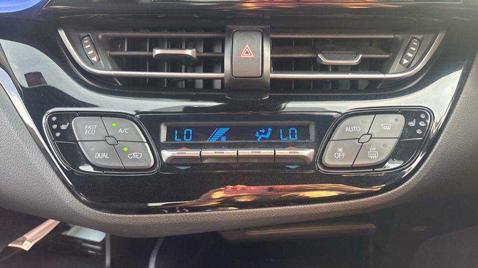 Toyota C-HR 1.8 Hybrid Dynamic 5dr CVT Hybrid Hatchback - Image 45