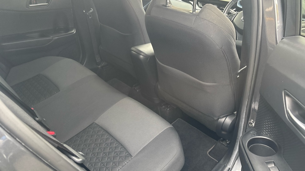 Toyota C-HR 2.0 Hybrid Design 5dr CVT Hybrid Hatchback - Image 8