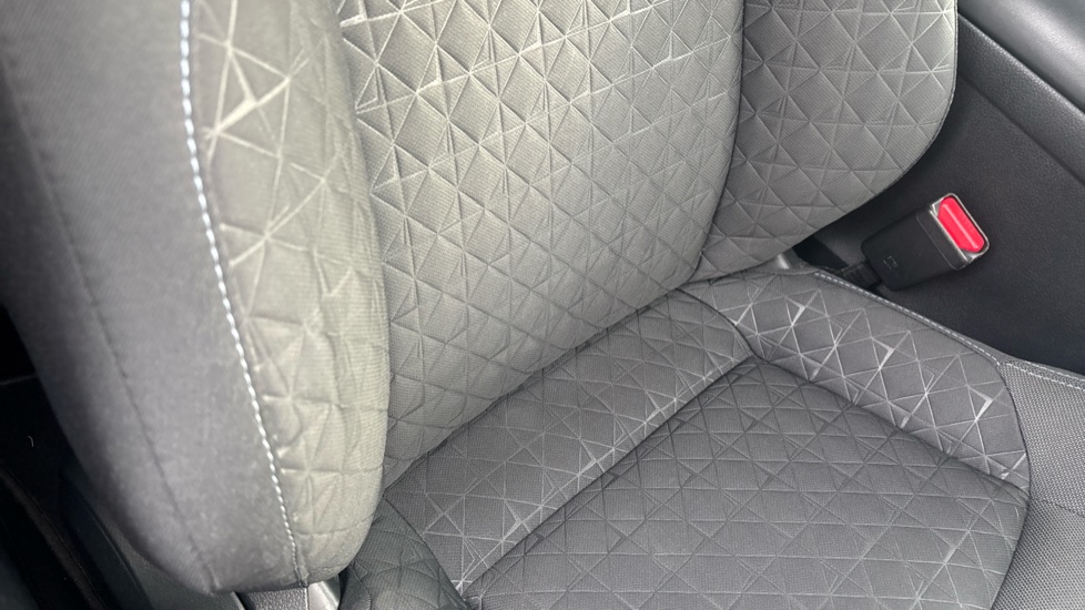 Toyota C-HR 2.0 Hybrid Design 5dr CVT Hybrid Hatchback - Image 14