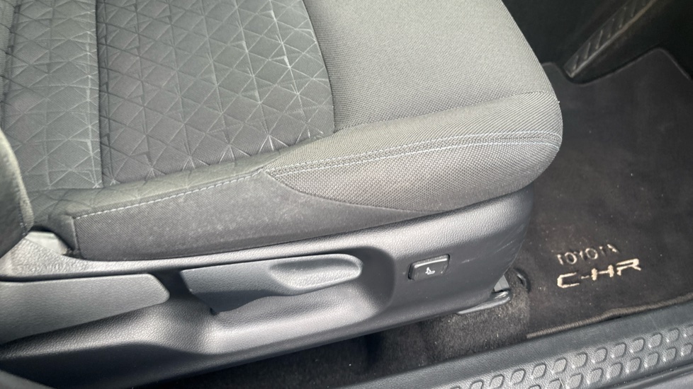 Toyota C-HR 2.0 Hybrid Design 5dr CVT Hybrid Hatchback - Image 17