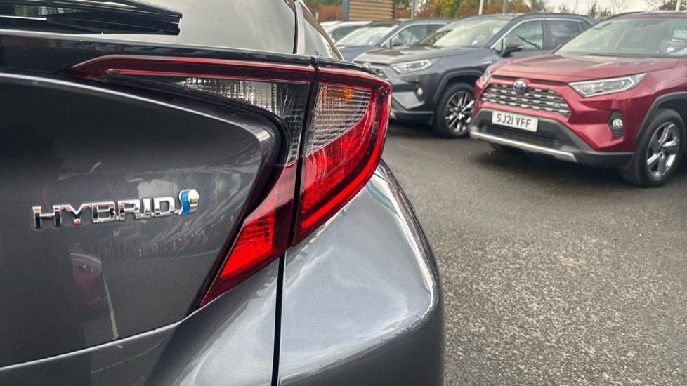 Toyota C-HR 2.0 Hybrid Design 5dr CVT Hybrid Hatchback - Image 21