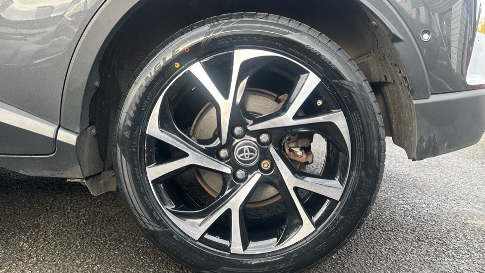 Toyota C-HR 2.0 Hybrid Design 5dr CVT Hybrid Hatchback - Image 25