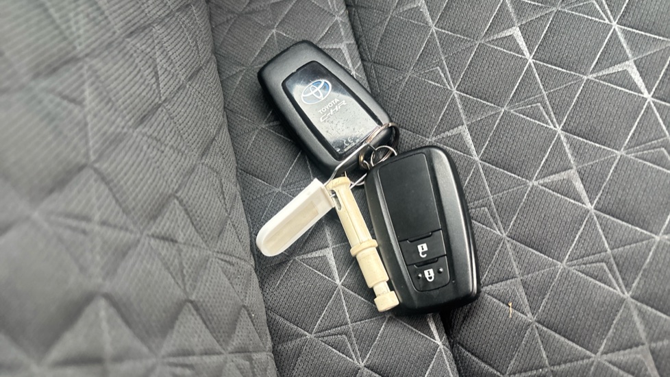 Toyota C-HR 2.0 Hybrid Design 5dr CVT Hybrid Hatchback - Image 28