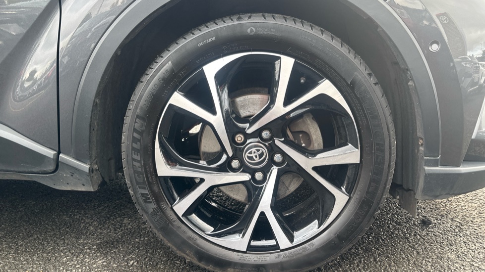 Toyota C-HR 2.0 Hybrid Design 5dr CVT Hybrid Hatchback - Image 30
