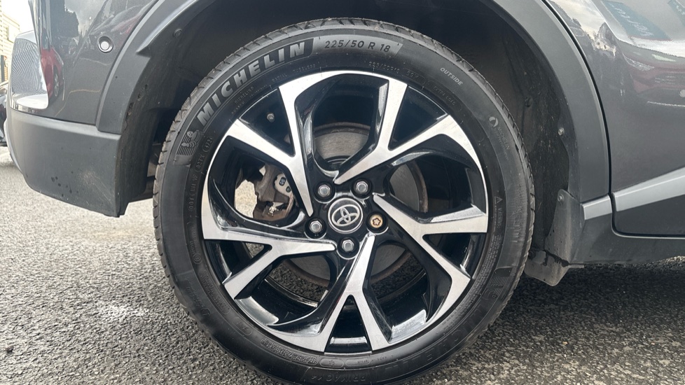 Toyota C-HR 2.0 Hybrid Design 5dr CVT Hybrid Hatchback - Image 31