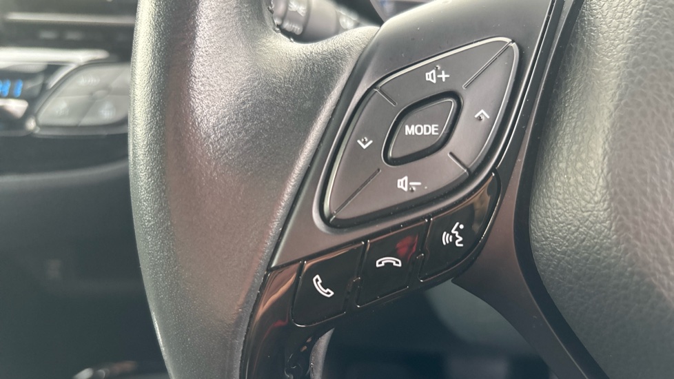 Toyota C-HR 2.0 Hybrid Design 5dr CVT Hybrid Hatchback - Image 34