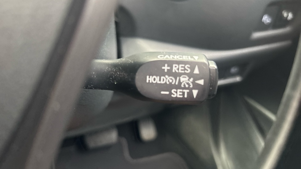 Toyota C-HR 2.0 Hybrid Design 5dr CVT Hybrid Hatchback - Image 36