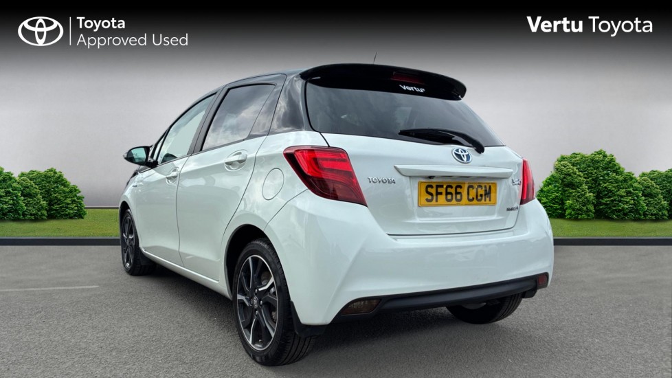 Toyota Yaris 1.5 Hybrid Design 5dr CVT Hybrid Hatchback - Image 4