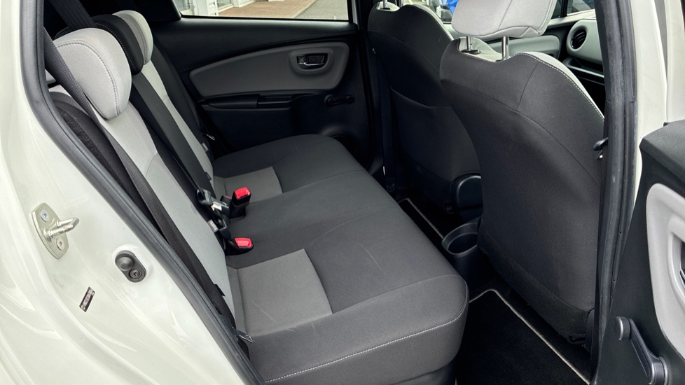 Toyota Yaris 1.5 Hybrid Design 5dr CVT Hybrid Hatchback - Image 8