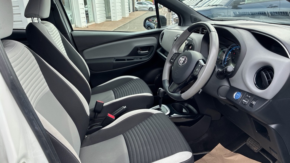 Toyota Yaris 1.5 Hybrid Design 5dr CVT Hybrid Hatchback - Image 12