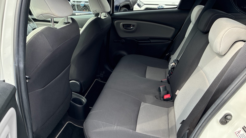 Toyota Yaris 1.5 Hybrid Design 5dr CVT Hybrid Hatchback - Image 15