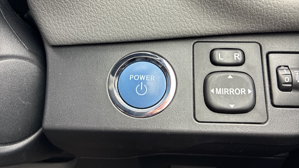 Toyota Yaris 1.5 Hybrid Design 5dr CVT Hybrid Hatchback - Image 16