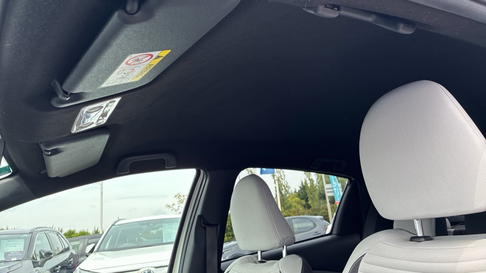 Toyota Yaris 1.5 Hybrid Design 5dr CVT Hybrid Hatchback - Image 19