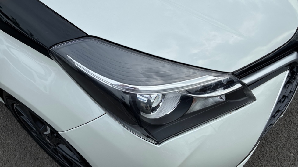 Toyota Yaris 1.5 Hybrid Design 5dr CVT Hybrid Hatchback - Image 20