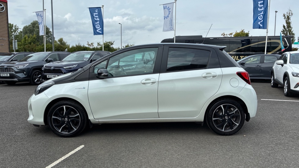 Toyota Yaris 1.5 Hybrid Design 5dr CVT Hybrid Hatchback - Image 24