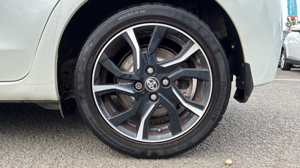 Toyota Yaris 1.5 Hybrid Design 5dr CVT Hybrid Hatchback - Image 25