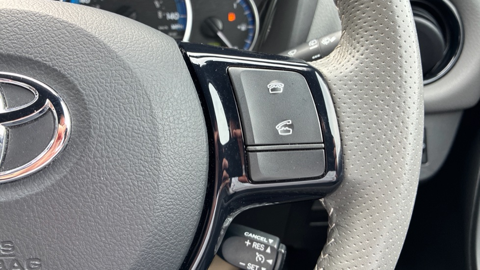Toyota Yaris 1.5 Hybrid Design 5dr CVT Hybrid Hatchback - Image 32