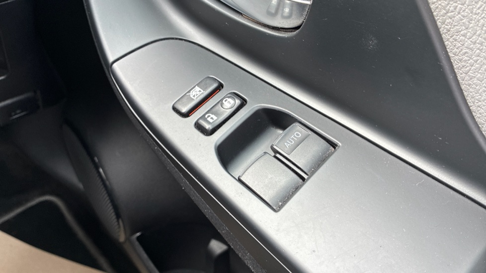 Toyota Yaris 1.5 Hybrid Design 5dr CVT Hybrid Hatchback - Image 33