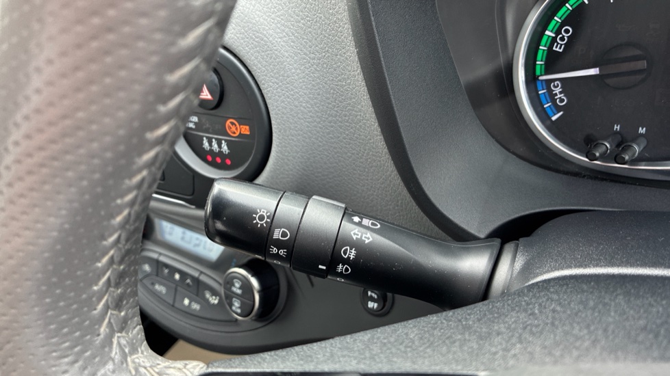 Toyota Yaris 1.5 Hybrid Design 5dr CVT Hybrid Hatchback - Image 34