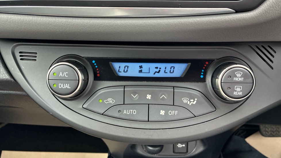 Toyota Yaris 1.5 Hybrid Design 5dr CVT Hybrid Hatchback - Image 36