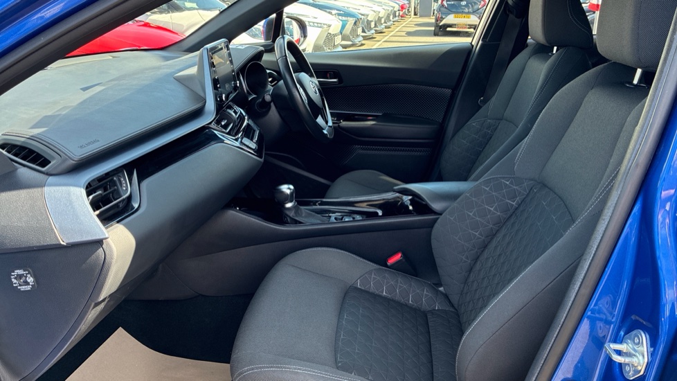 Toyota C-HR 1.8 Hybrid Design 5dr CVT Hybrid Hatchback - Image 5