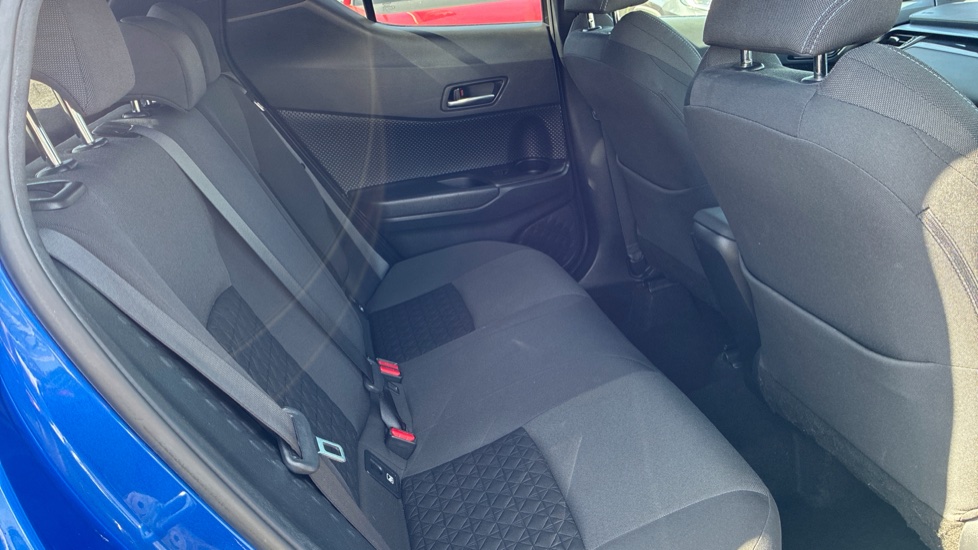 Toyota C-HR 1.8 Hybrid Design 5dr CVT Hybrid Hatchback - Image 8