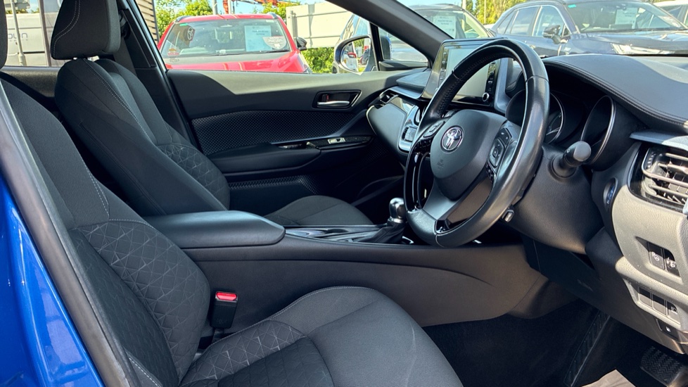 Toyota C-HR 1.8 Hybrid Design 5dr CVT Hybrid Hatchback - Image 12