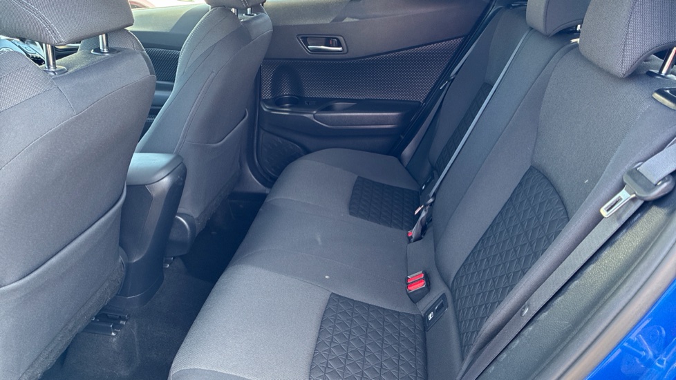 Toyota C-HR 1.8 Hybrid Design 5dr CVT Hybrid Hatchback - Image 15