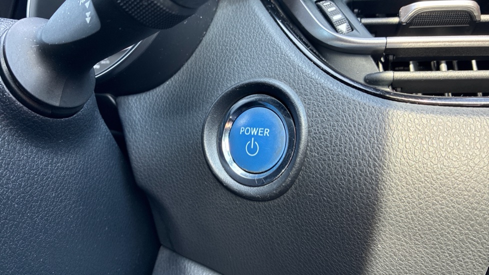 Toyota C-HR 1.8 Hybrid Design 5dr CVT Hybrid Hatchback - Image 16